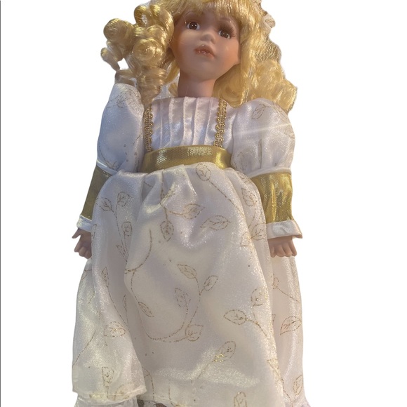 Connoiseur Collection Doll Seymour Mann. - Picture 7 of 8